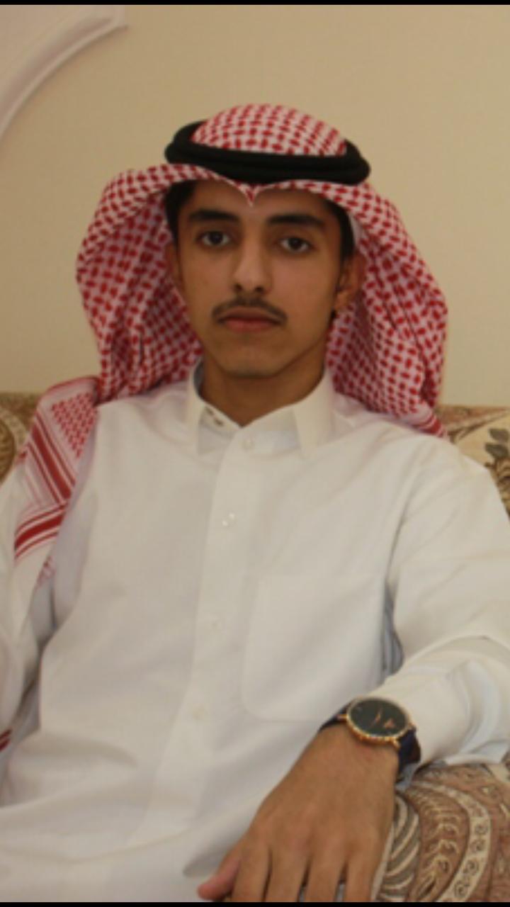 تخرج الطالب فهد بن سعود البشير بتفوق من كلية التقنية